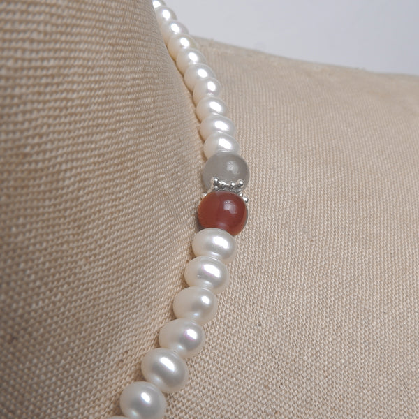 Mother Pearl necklace (1 of 1)